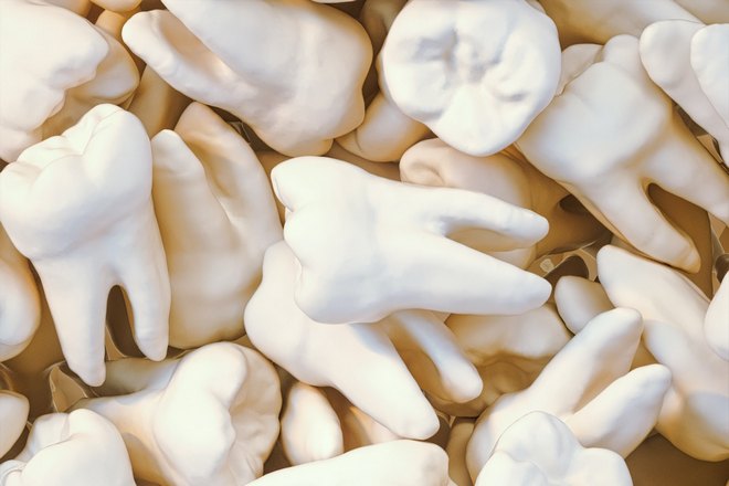 Приснилось много выпавших зубов