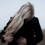 Приснилась девушка со светлыми волосами в темной одежде