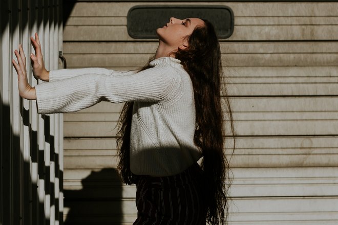 Длинные темные волосы