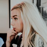 Длинные светлые волосы