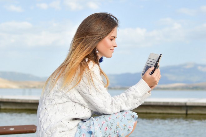 Приснилась длинноволосая девушка с телефоном