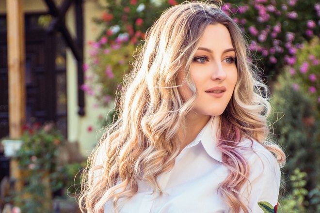 Снятся длинные светлые густые волосы