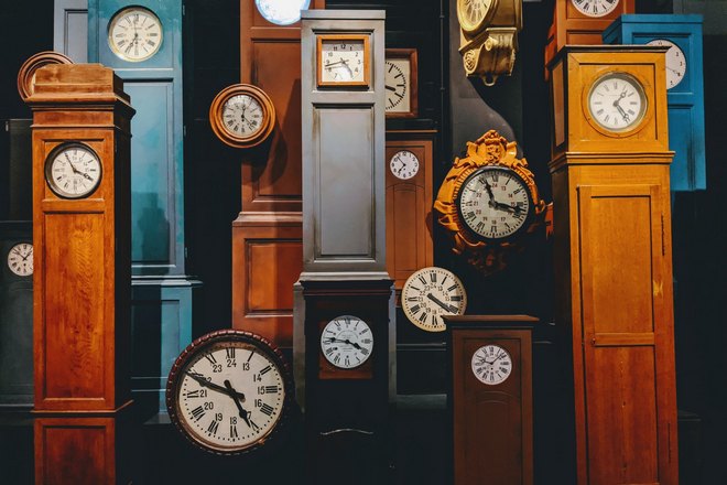 Много часов