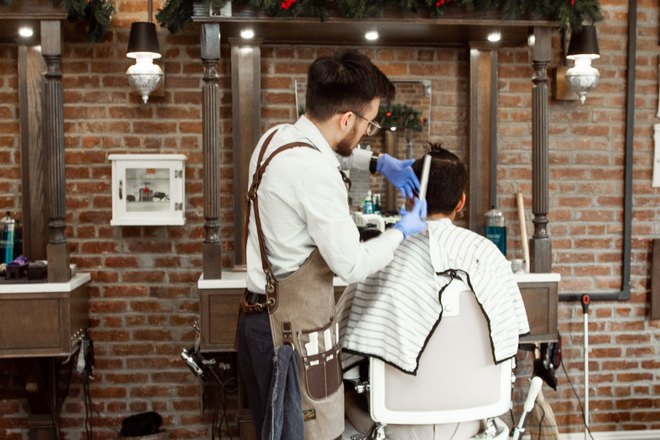 Стрижка в парикмахерской