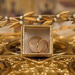 Золотые кольца в коробочке