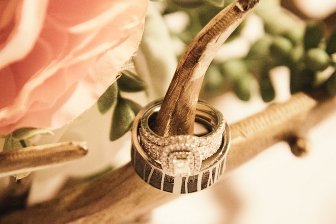 Кольцо на ветке