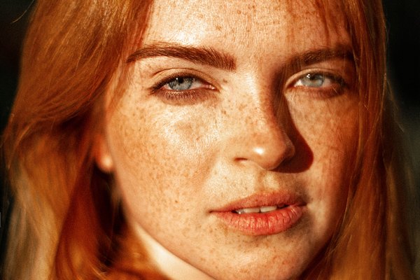 Рыжеволосая девушка