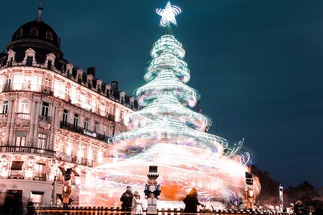 Новогодняя елка на улице