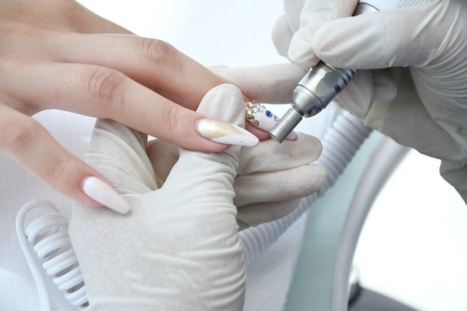 Проблема с ногтем на среднем пальце