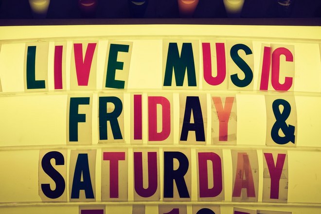 Яркая афиша