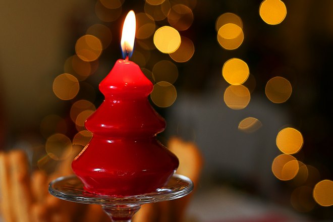 Красная свеча - елочка