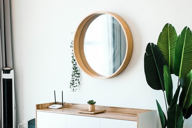 Отражение в круглом зеркале