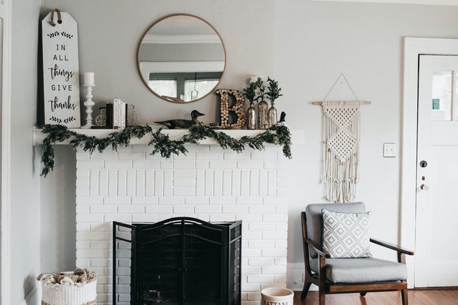 Зеркало над камином