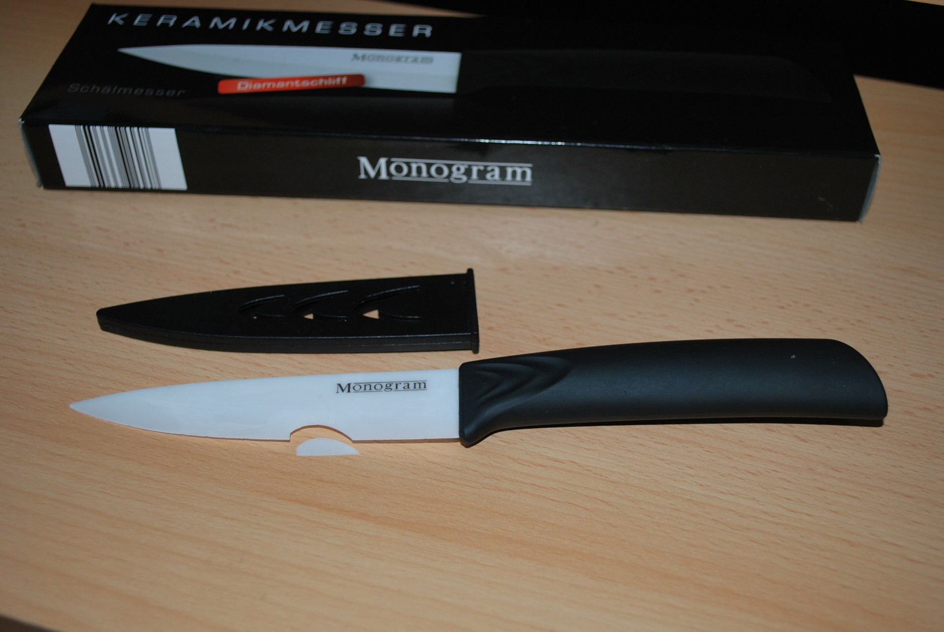 белое лезвие ножа поломалось