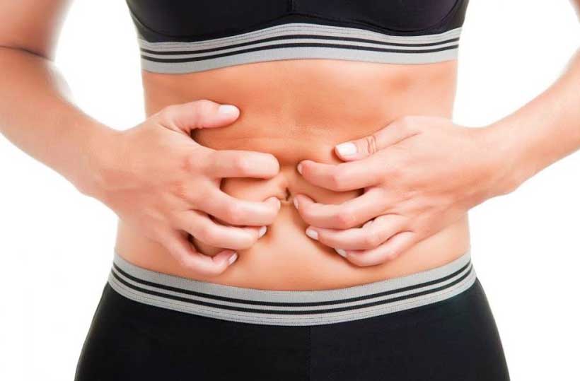 чешется живот