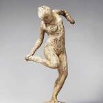 чешут ногу 8