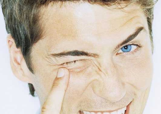 дергается глаз12