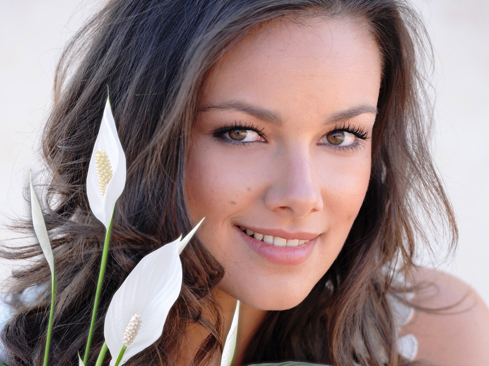 девушка с родинкой