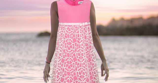 девушка в море