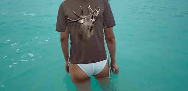 девушка в воде