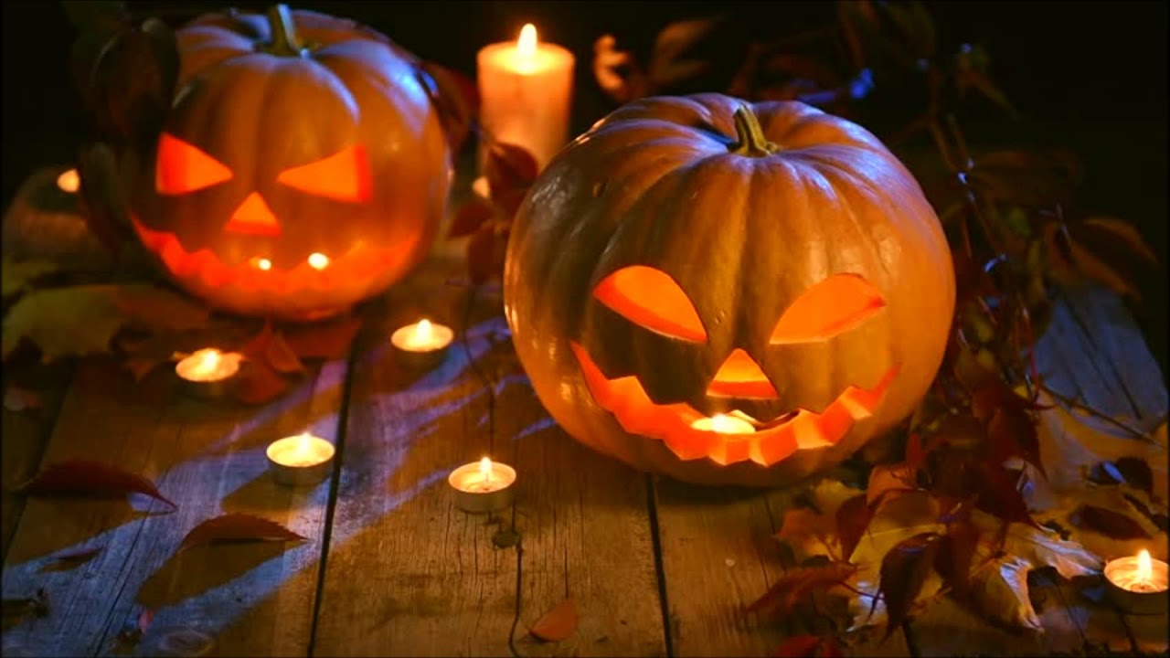 две тыквы на полу