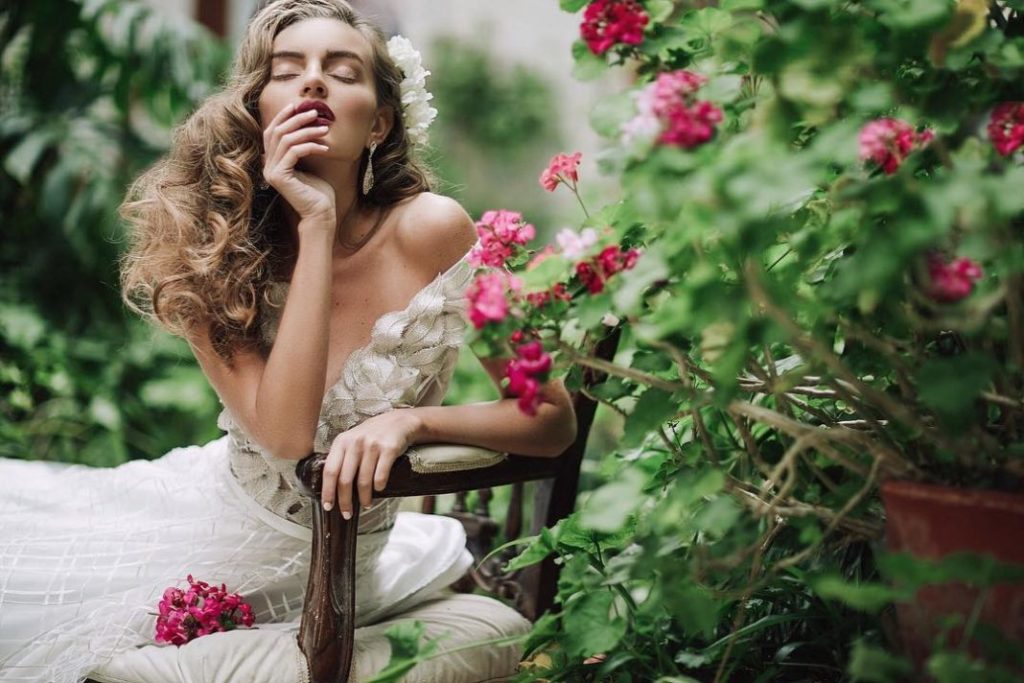 Сама женственность