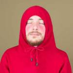 горящие щеки у парня