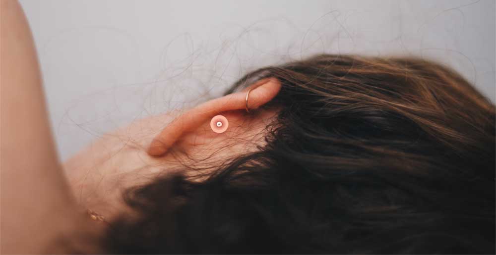 прыщ в ухе 3