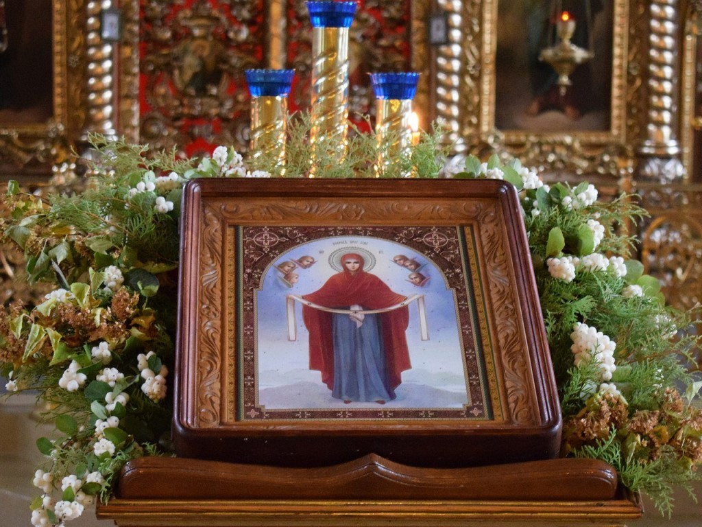 икона покрова Богородицы в храме