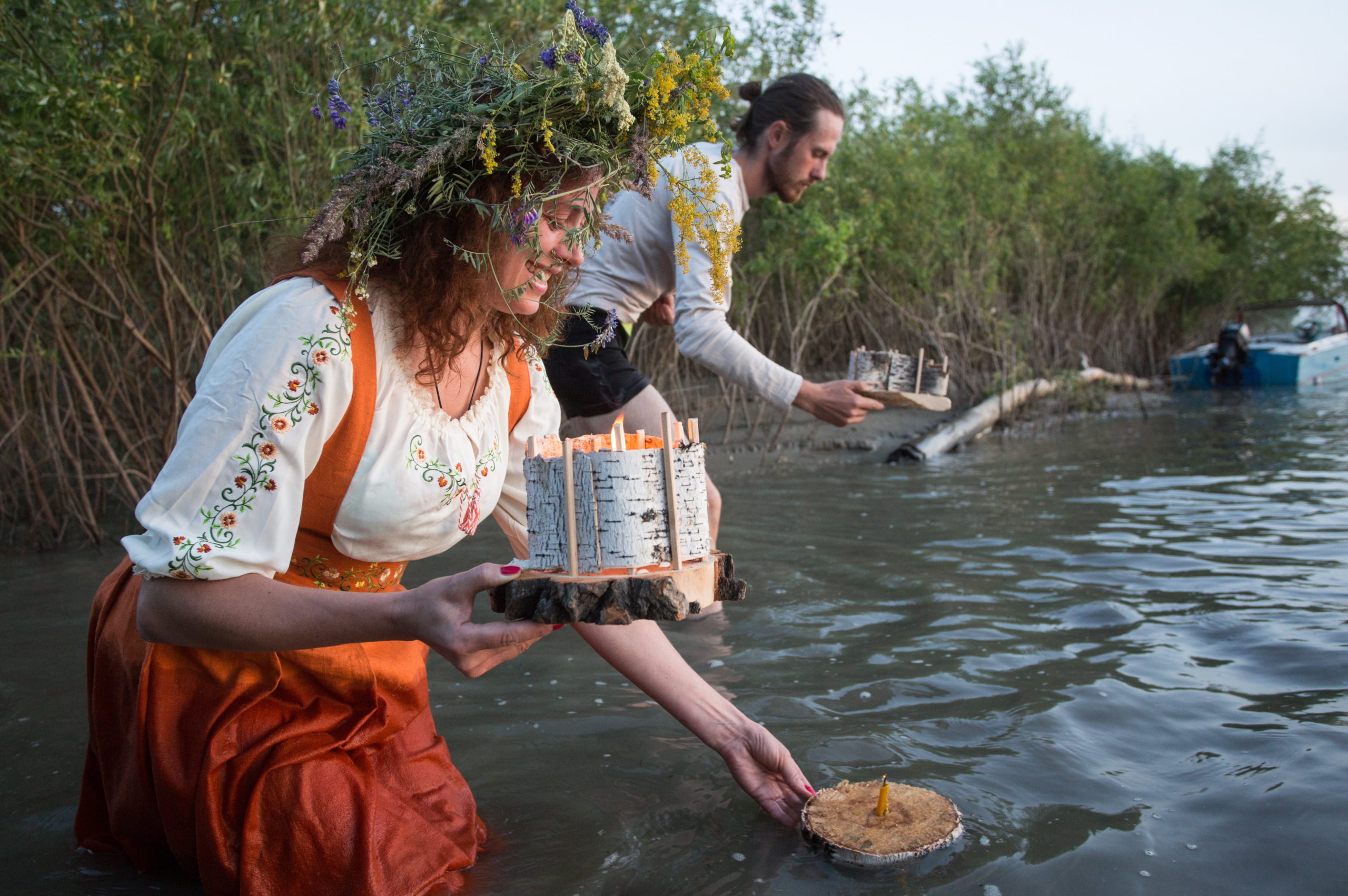 девушка в воде