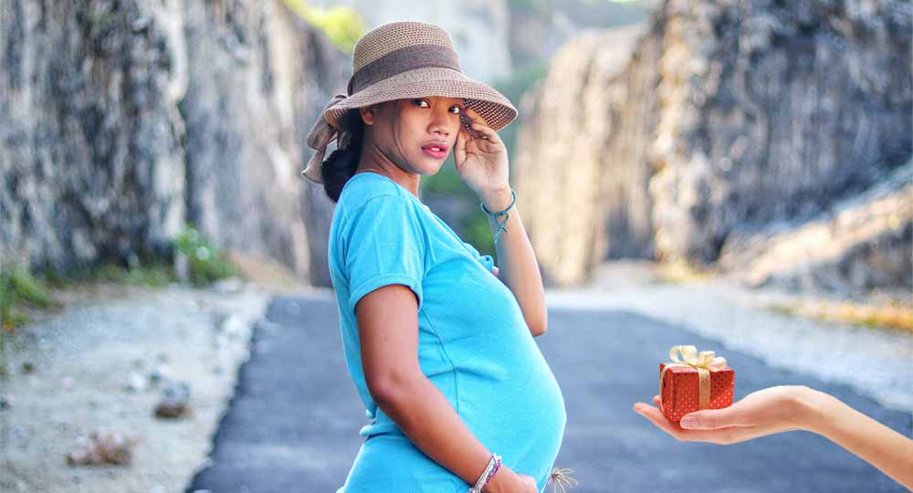 подарок беременной справа