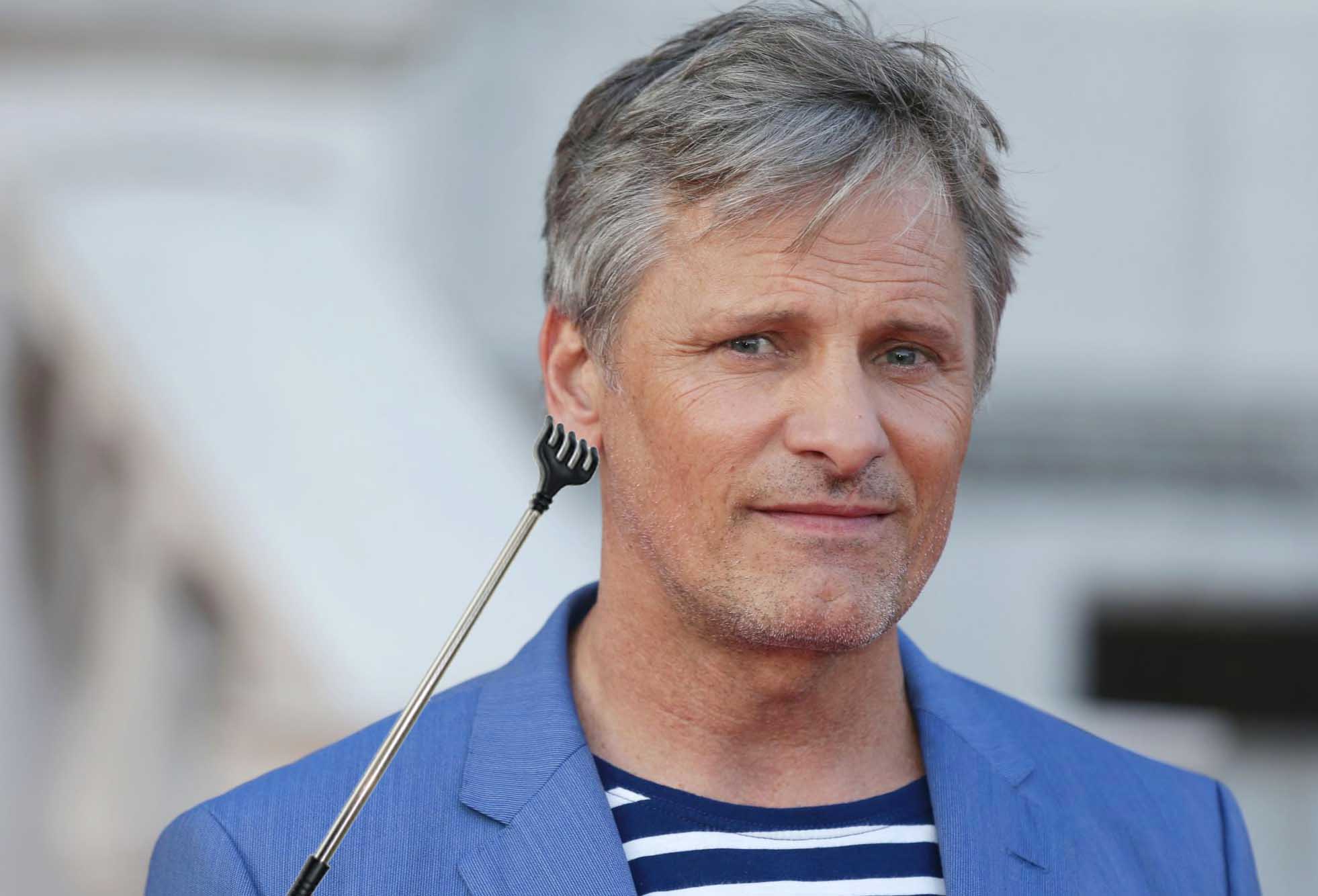 к чему чешется ухо8