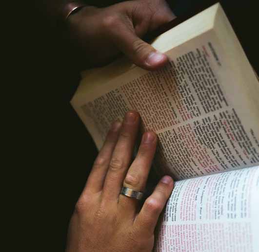 кольцо на безымянном пальце