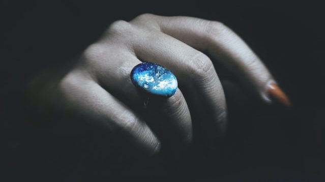 кольцо умершей девушки