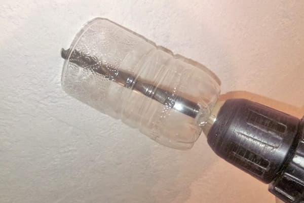 Насадка из обрезанной бутылки на сверло