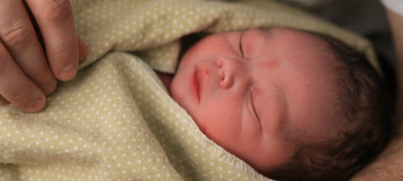 новорожденная девочка