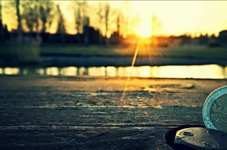 пирс с монетой