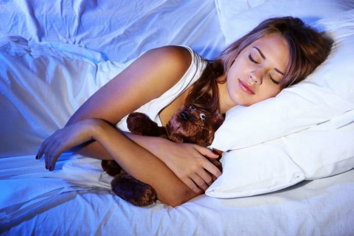 Спящая женщина