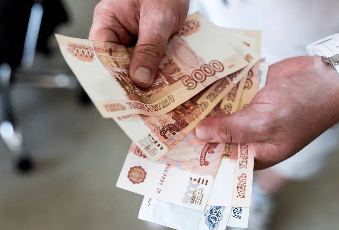 Деньги в руках