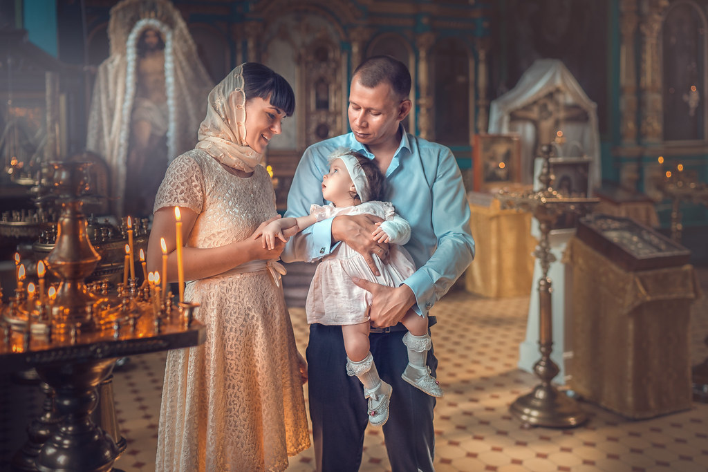 семья в храме