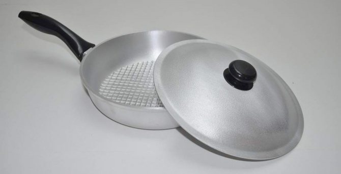 сковорода с крышкой