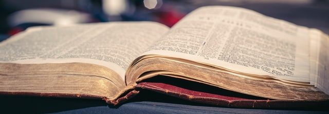 старая ветхая книга