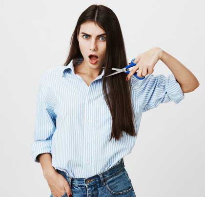 стригут волосы себе14