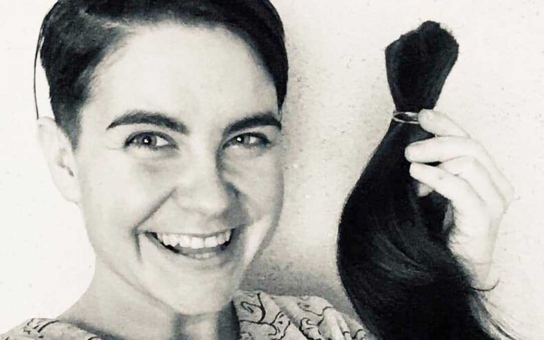 стригут волосы себе6