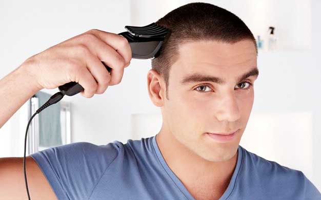 стригут волосы себе8