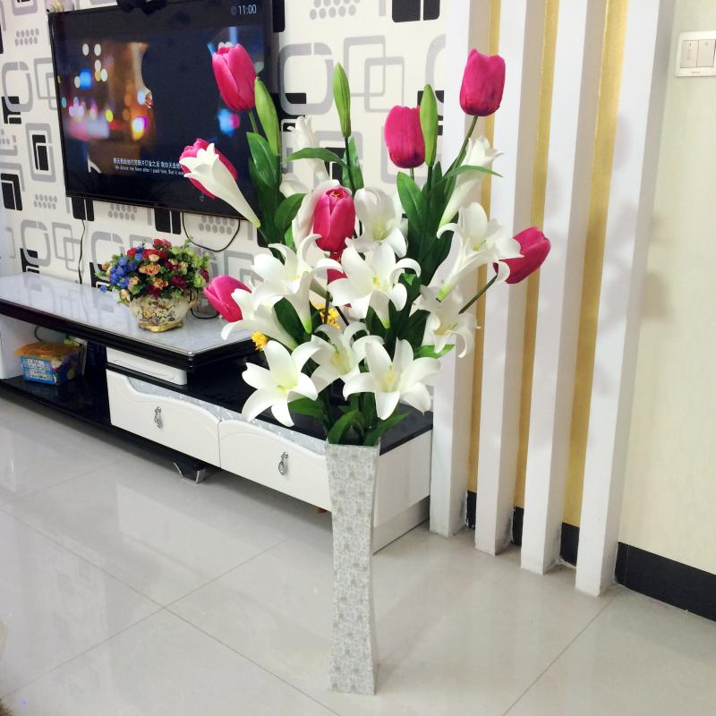 цветы стоят к кашпо