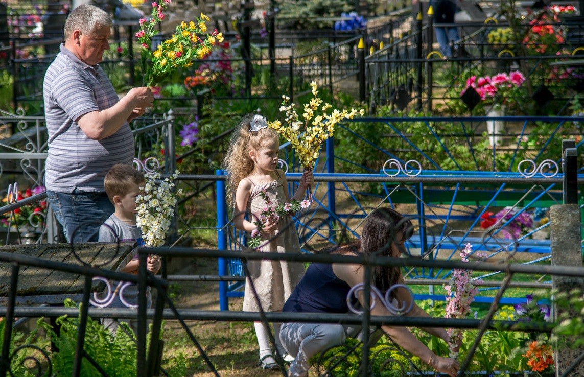 уборка на кладбище