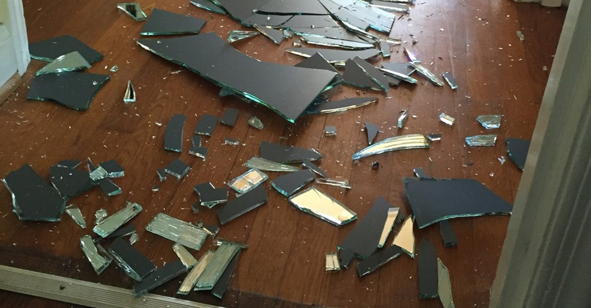 уборка разбитых зеркал