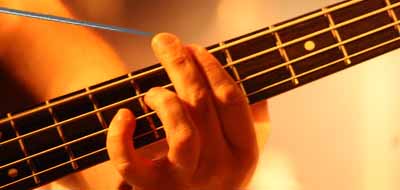 укололся когда играл на гитаре