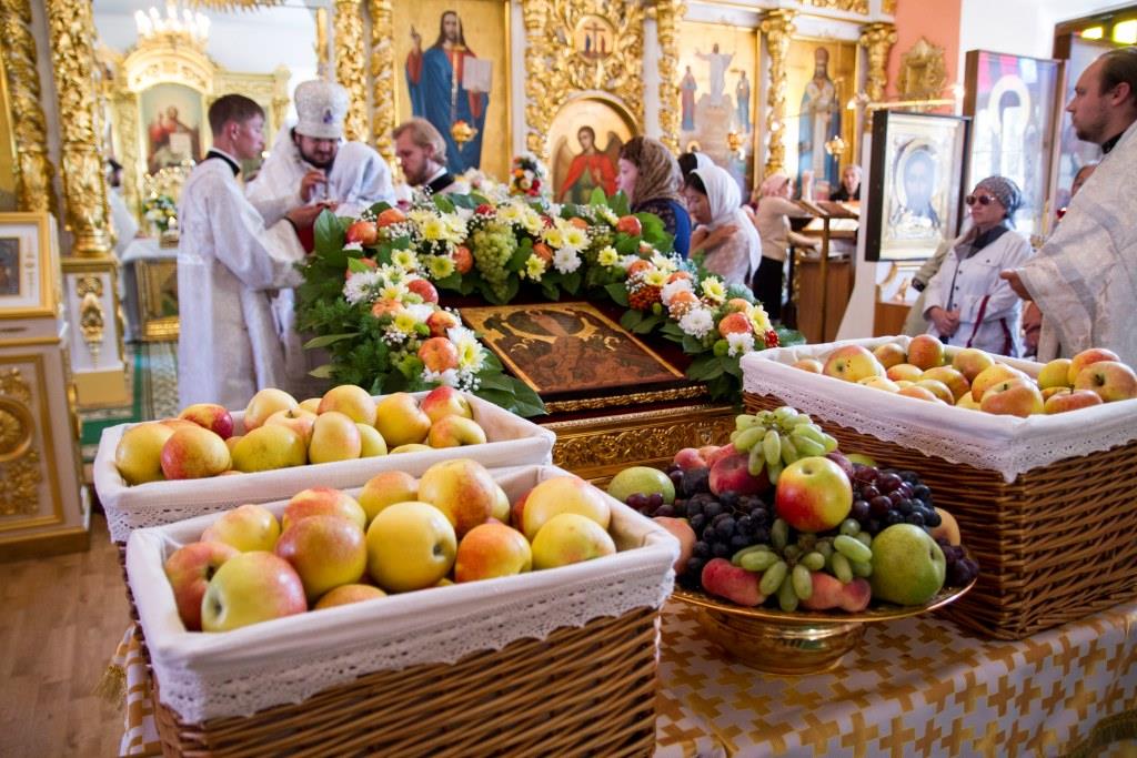 урожай лежит в храме